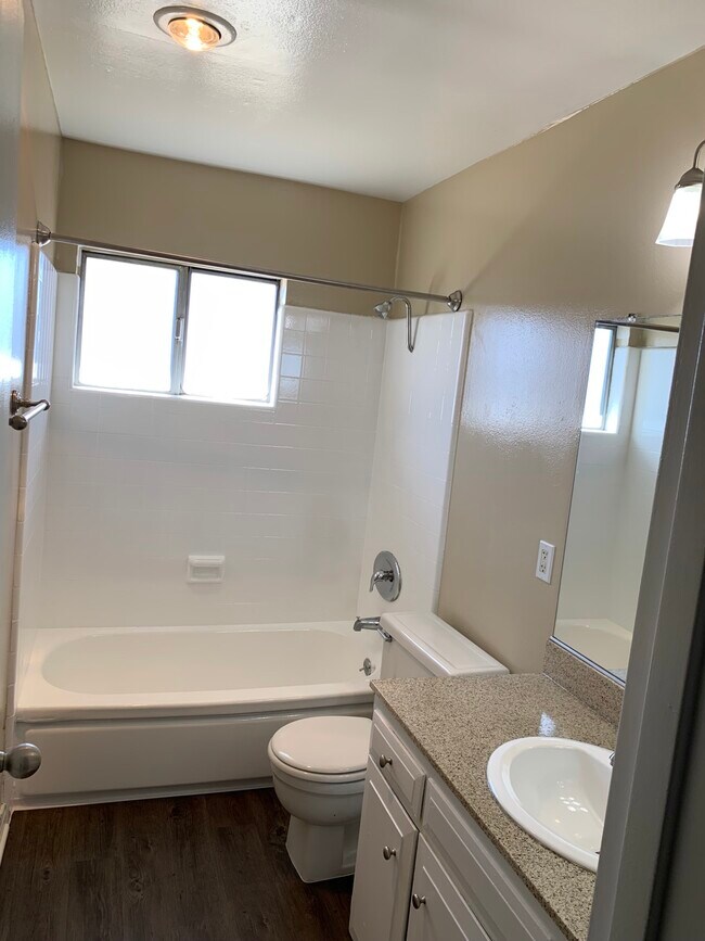 Foto del edificio - 808 N Azusa Ave