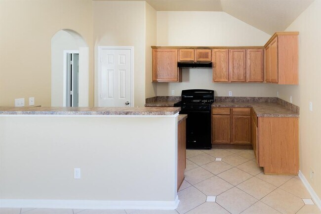 Building Photo - 2025 Briar Grove Dr