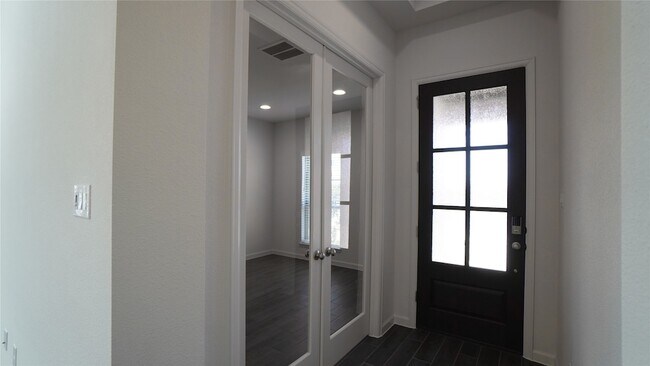 Building Photo - 6104 Vester Trl