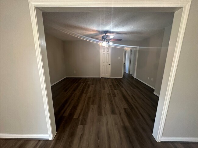 Foto del edificio - 29031 Elmwood Dr