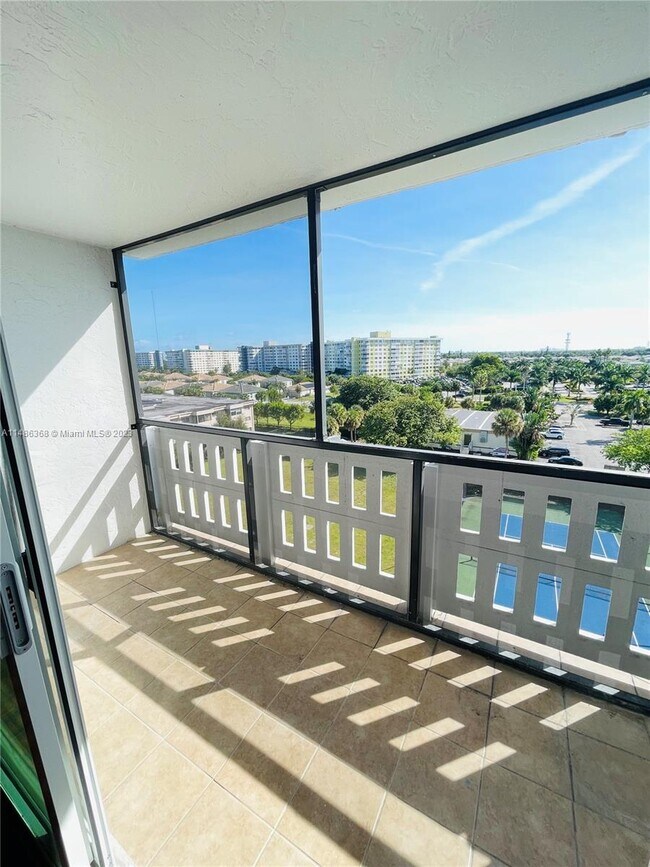 Foto del edificio - 919 Hillcrest Dr