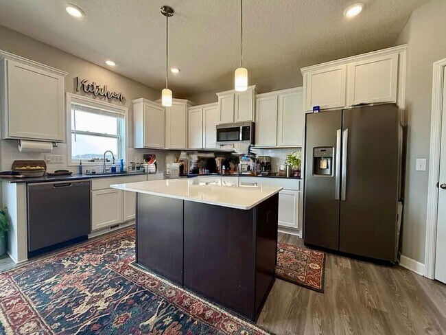 Foto del edificio - Gorgeous 4BR/2.5BA Rogers Home Available 8/1!
