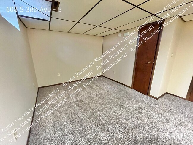 Foto del edificio - 608 S 3rd Ave