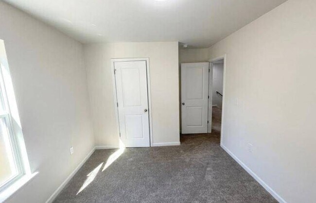 Foto del edificio - 4654 Coltsfoot Rd