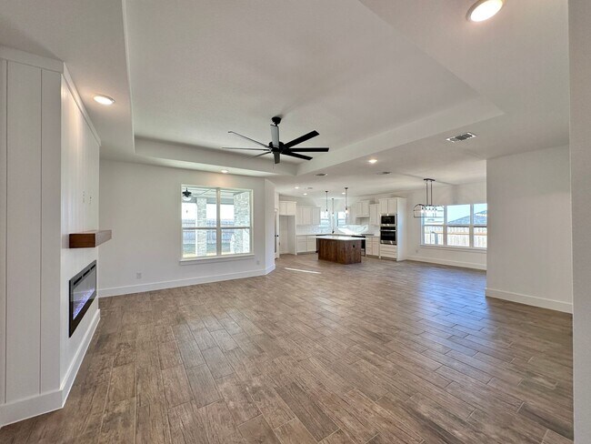 Foto del edificio - Viewable Now by Appointment Only!