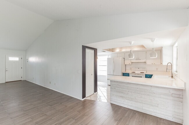 Building Photo - 11021 Brightside Dr