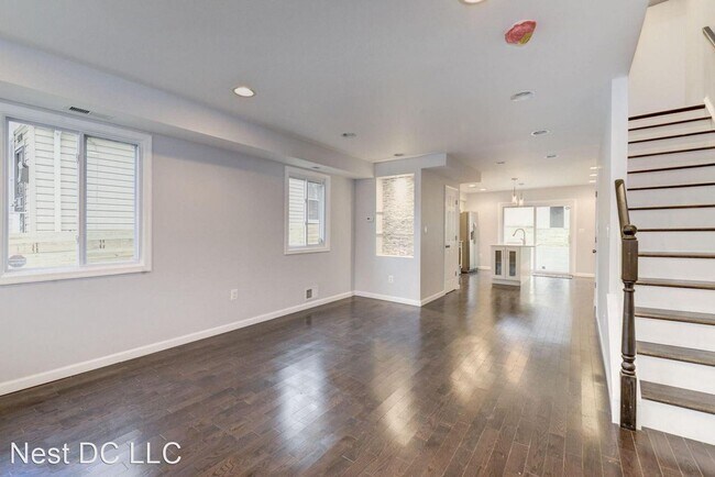 Building Photo - 4 br, 3.5 bath House - 5320 James Pl NE