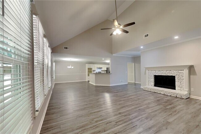 Foto del edificio - 5025 Oak Hollow Dr NW
