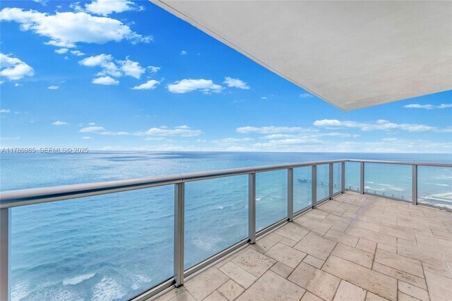 Building Photo - 17001 Collins Ave