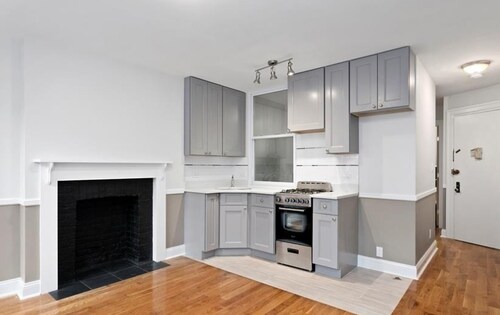 Building Photo - 119 Perry St
