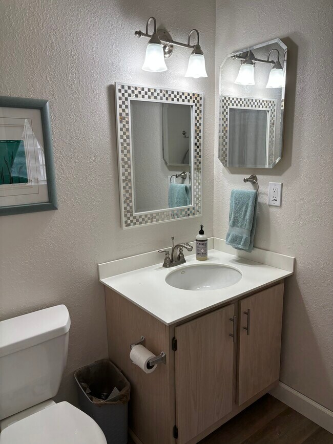 Building Photo - 3705 SW 27th St