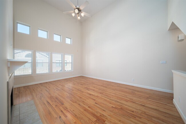 Building Photo - 3634 Main Plaza Dr