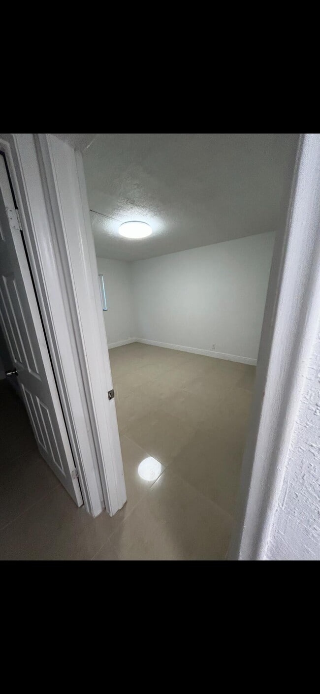 Foto del edificio - 8704 NW 35th St