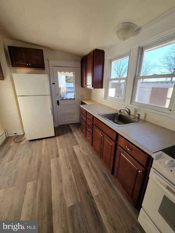 Foto del edificio - 317 Brower Ave