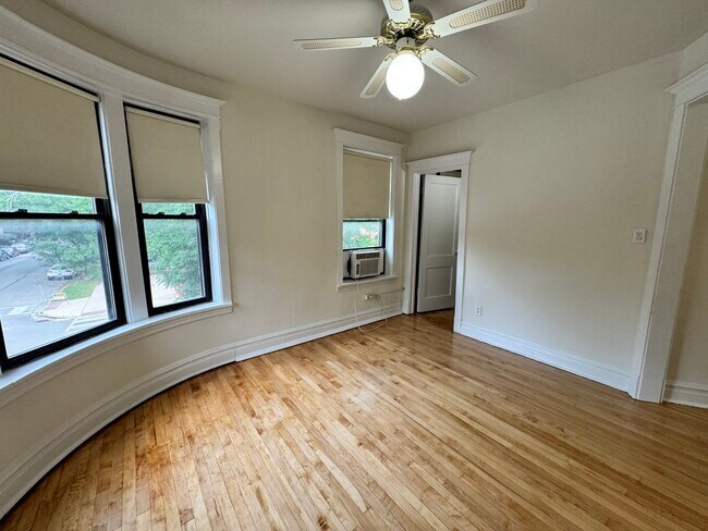 Foto del edificio - 2205 W Grace St