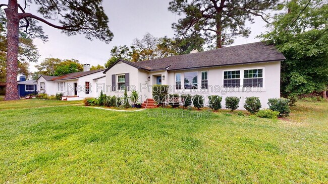 Building Photo - 2215 Larchmont Rd