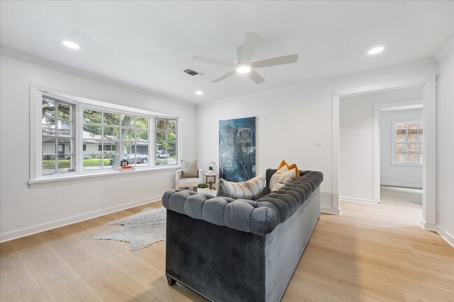 Building Photo - 3726 Las Palmas St