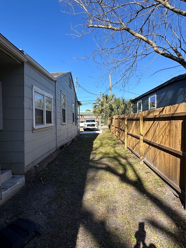 Building Photo - Move right into this updated 4-bedroom, 2-...