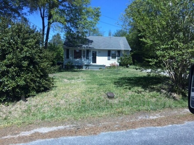 Building Photo - 116 Norwood St