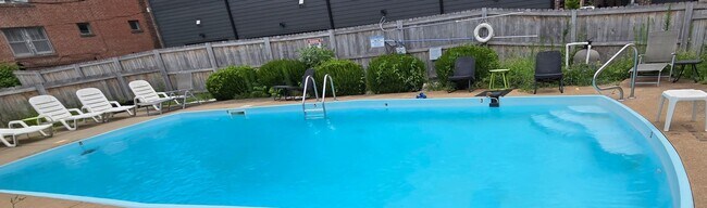 Foto del edificio - Beautifully Rehabbed Condo with Charm-Pool...