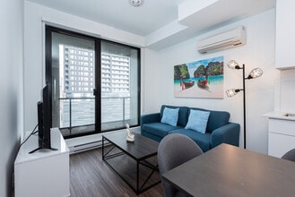 Building Photo - 1390 Boul. René-Lévesque O