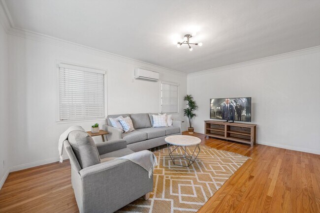 Foto del edificio - 1429 S Curson Ave