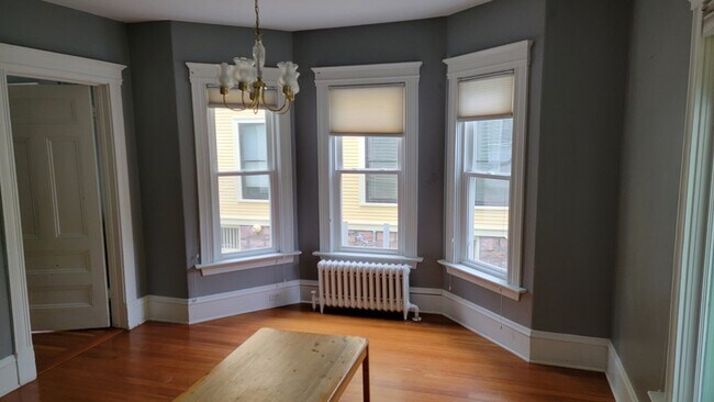 Foto del edificio - 93 Brookes Ave