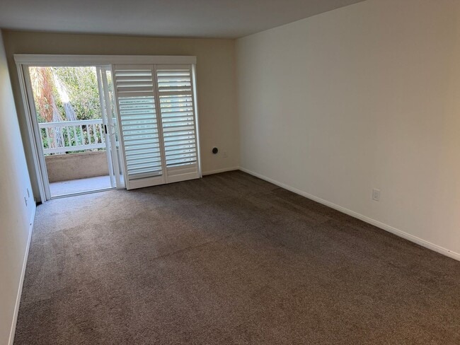 Building Photo - 3030 Suncrest Dr