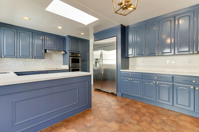 Kitchen - 240 S Palm Dr