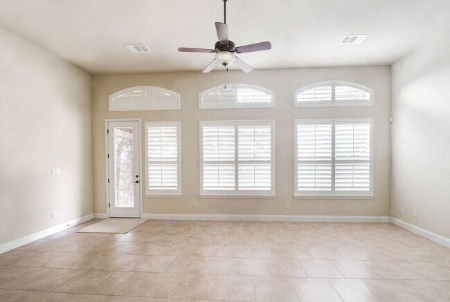 Foto del edificio - 15217 Glen Heather Dr