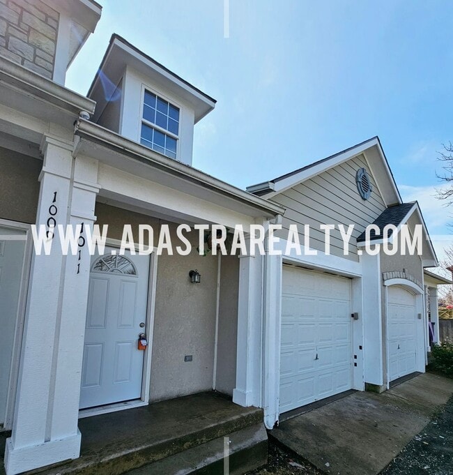Building Photo - Very Spacious Townhome in West Olathe-Available in APRIL!!