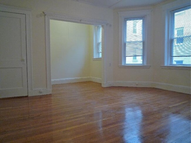 Building Photo - 111 Park Dr