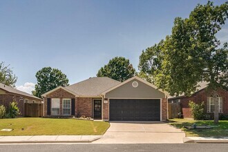 Building Photo - 226 Claris Ln