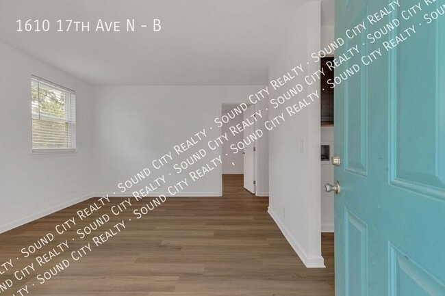 Building Photo - 1610 17th Ave N