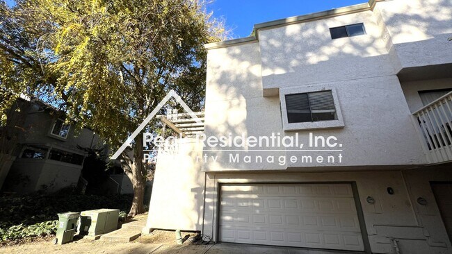 Foto del edificio - Wonderful Natomas 2bd/2.5ba Townhome with ...