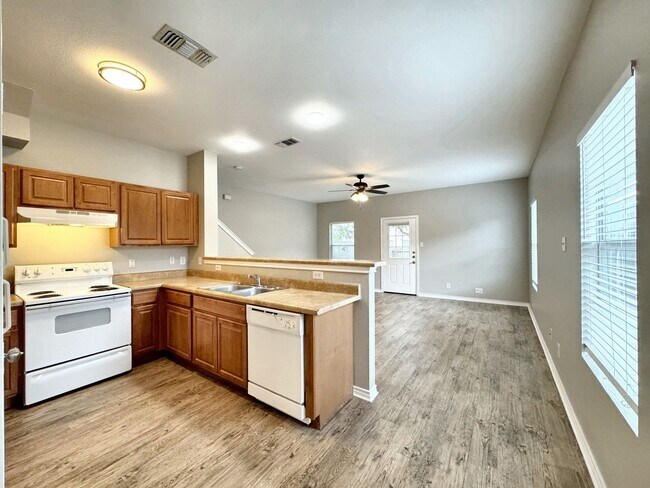 Foto del edificio - 2 Story Town Home - Near USAA-UTSA-Medical Center