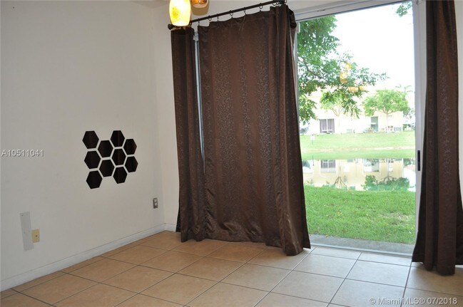 Building Photo - 471 NE 21st Ave