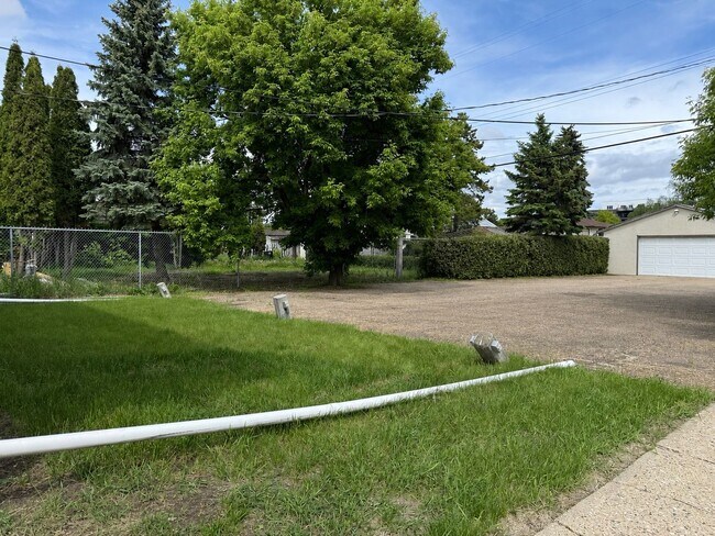 Photo du bâtiment - 1 Bed 1 Bath Unit in Edmonton, AB