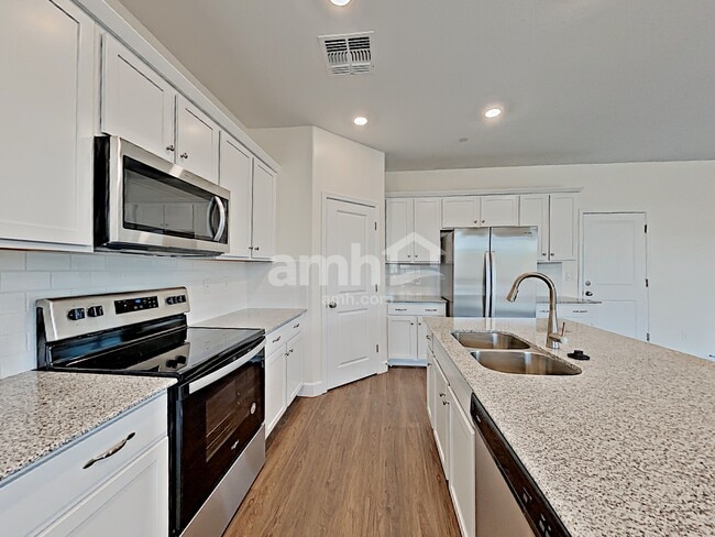 Building Photo - 5968 W Columbine Dr