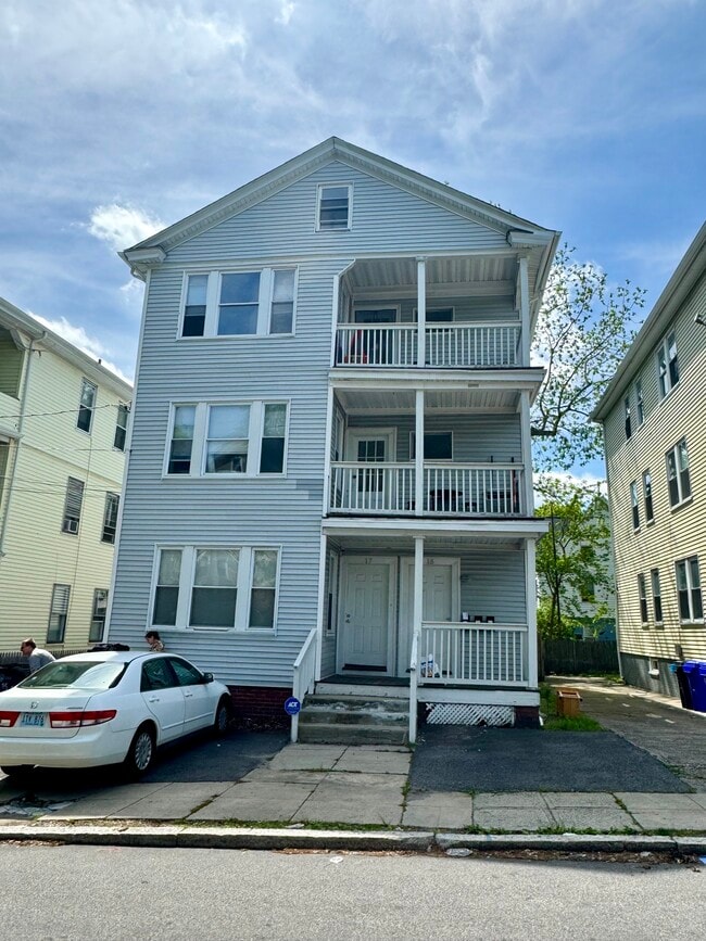 Building Photo - 17 Richter St