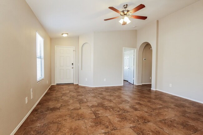 Foto del edificio - 13153 W Fairmont Ave
