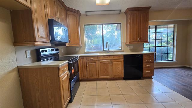 Foto del edificio - 1117 Blue Carriage Ln N