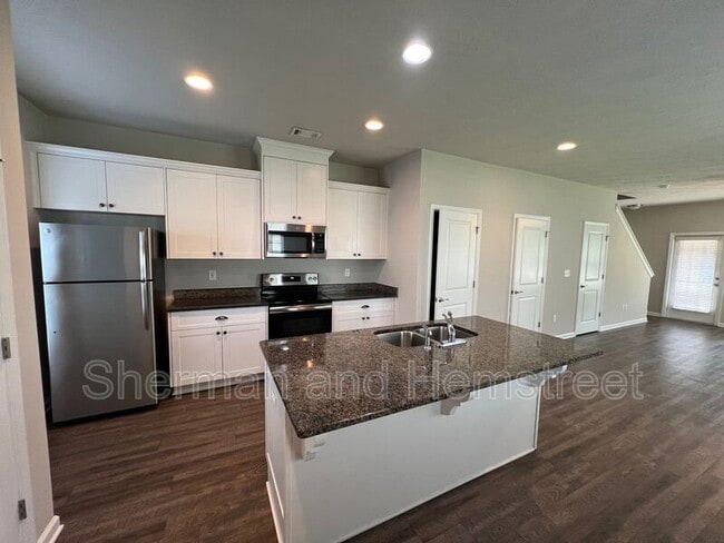 Building Photo - 660 Dobhill Ln