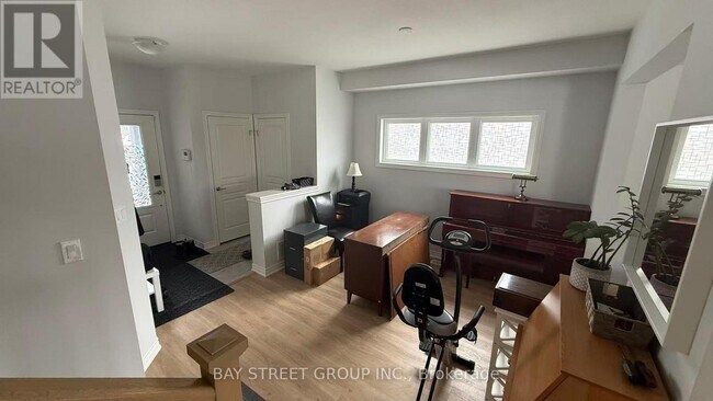 Photo du bâtiment - 135 Juneberry Rd