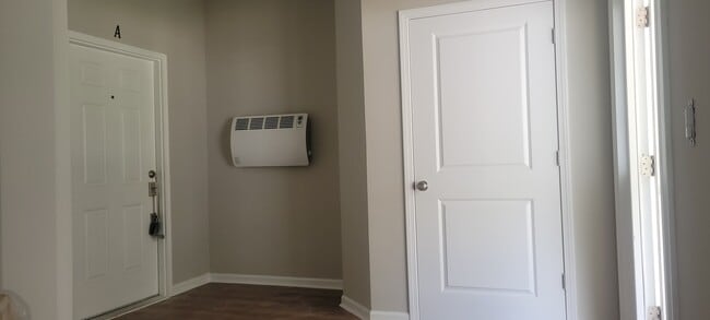 Building Photo - 216 Legion Dr