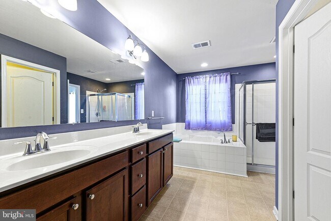 Building Photo - 29849 Plantation Lakes Blvd