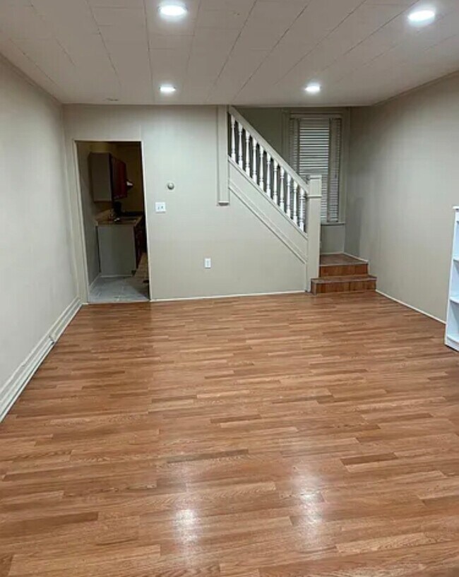 Foto del edificio - 417 1/2 E Ct St
