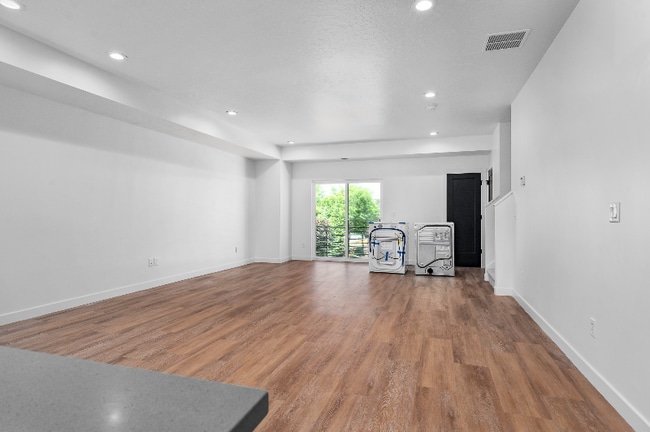 Building Photo - 487 W 620 N