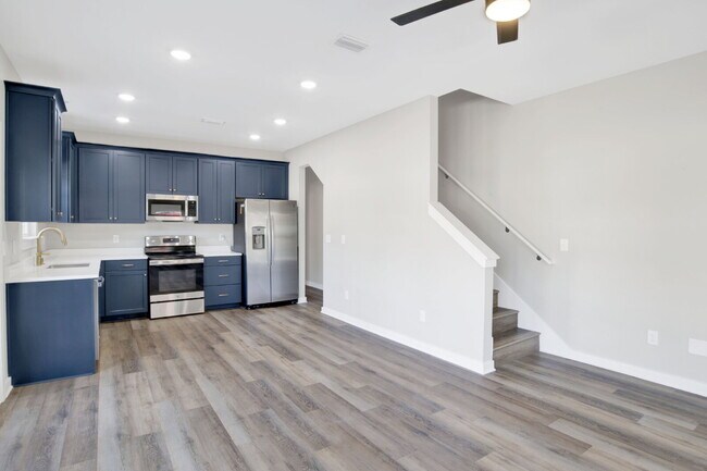 Foto del edificio - Downtown Pensacola Area 3BR/3BA | Each Bedroom Has Private Bath | Fenced Yard | Water & Lawn Care...