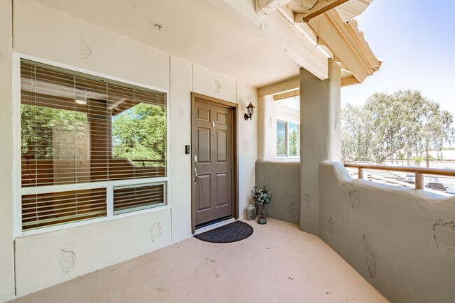 Building Photo - Chandler's Best-Kept Secret: Spacious Cond...